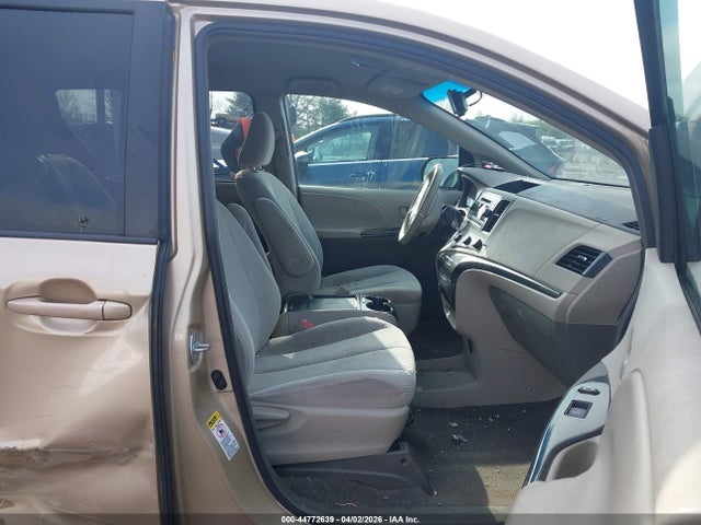 Toyota Sienna Le V6