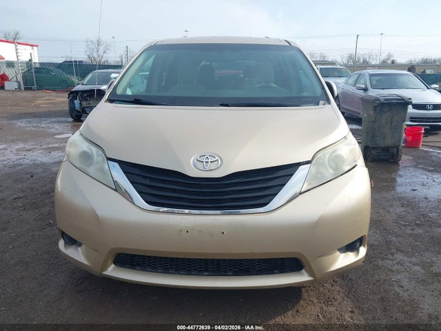 Toyota Sienna Le V6