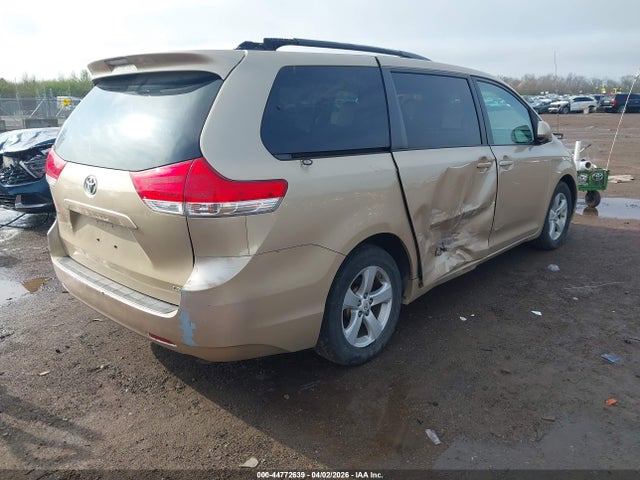 Toyota Sienna Le V6