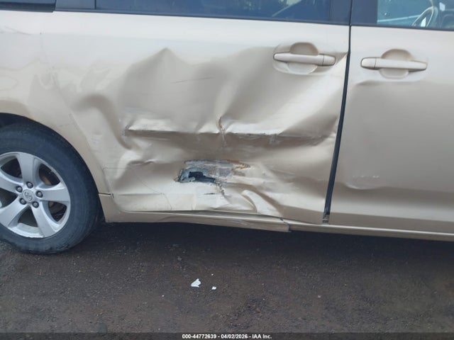 Toyota Sienna Le V6