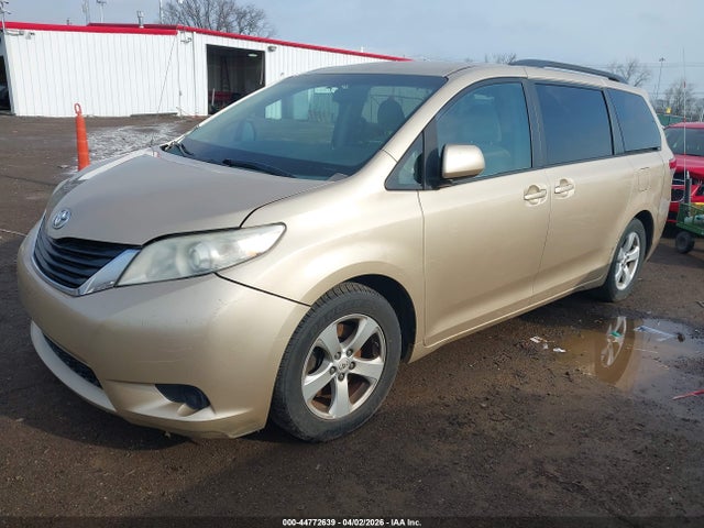 Toyota Sienna Le V6