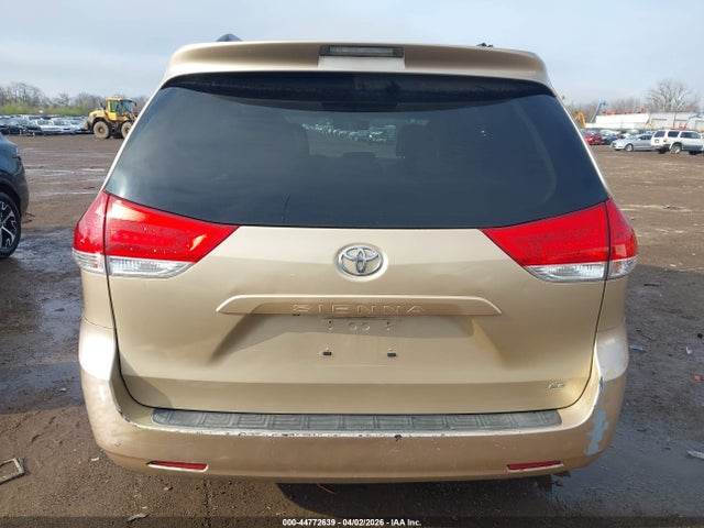Toyota Sienna Le V6