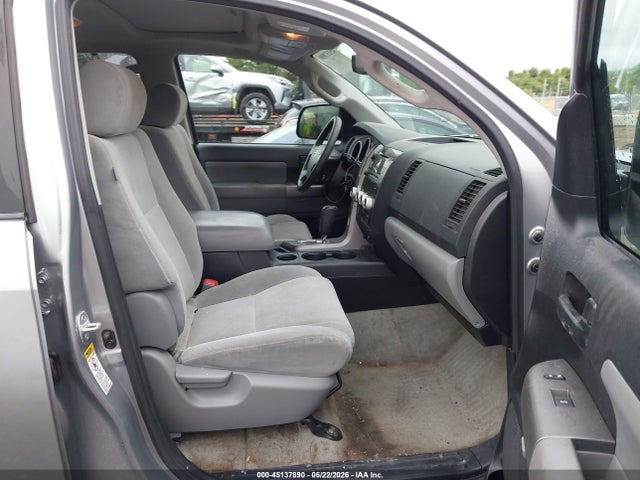 Toyota Sequoia Sr5 5.7l V8