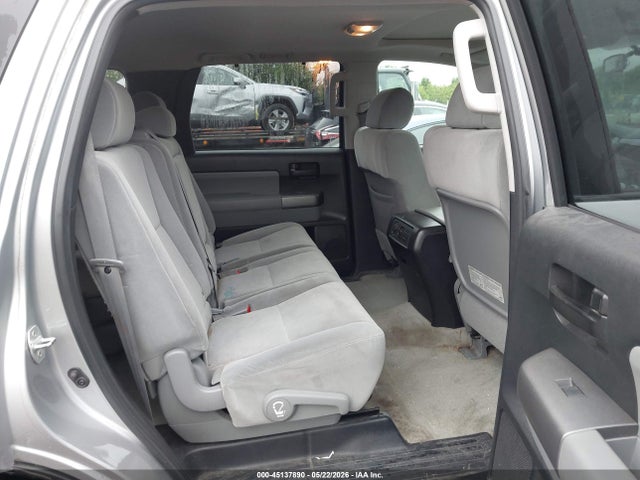 Toyota Sequoia Sr5 5.7l V8