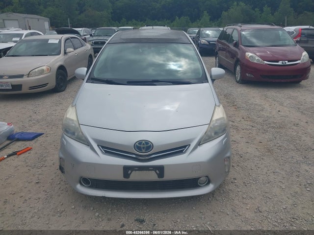 Toyota Prius v Five