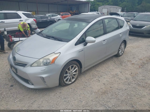 Toyota Prius v Five