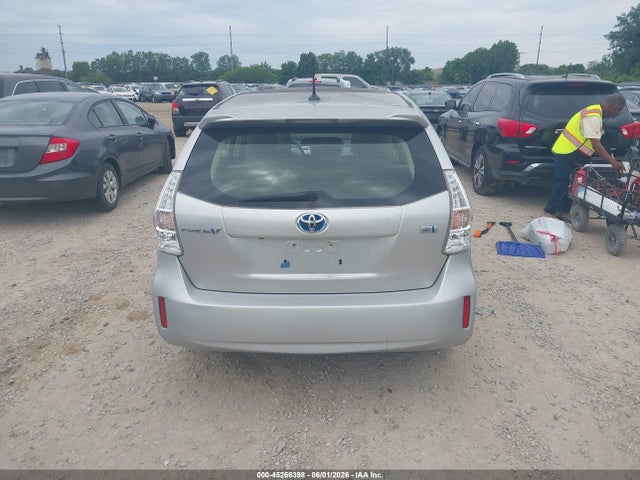 Toyota Prius v Five