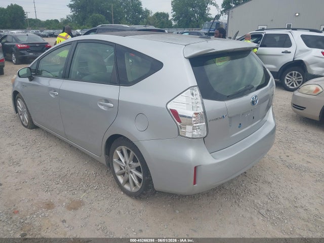 Toyota Prius v Five