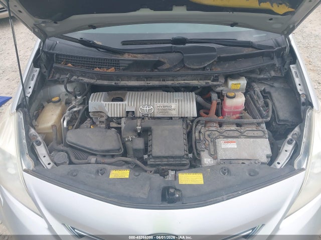 Toyota Prius v Five
