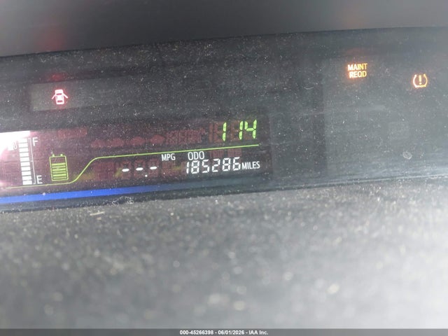 Toyota Prius v Five