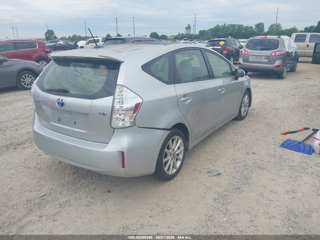 Toyota Prius v Five