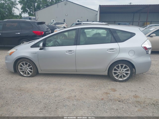 Toyota Prius v Five