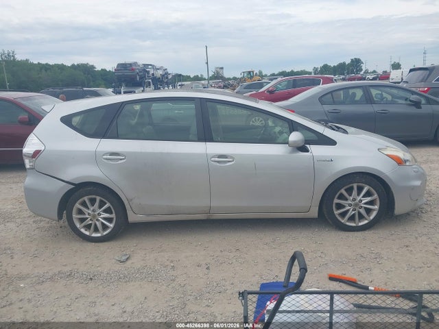 Toyota Prius v Five