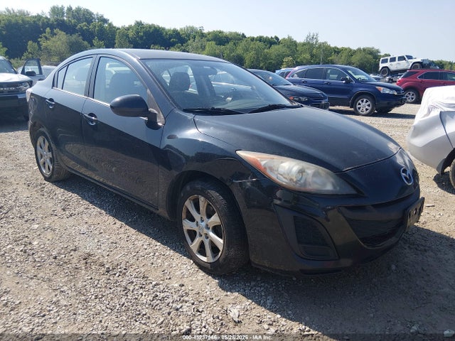 Salvage Mazda Mazda3 Image