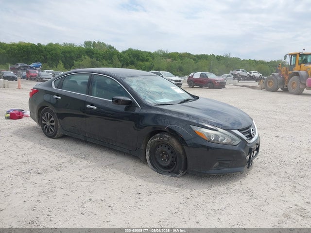 Salvage Nissan Altima Image