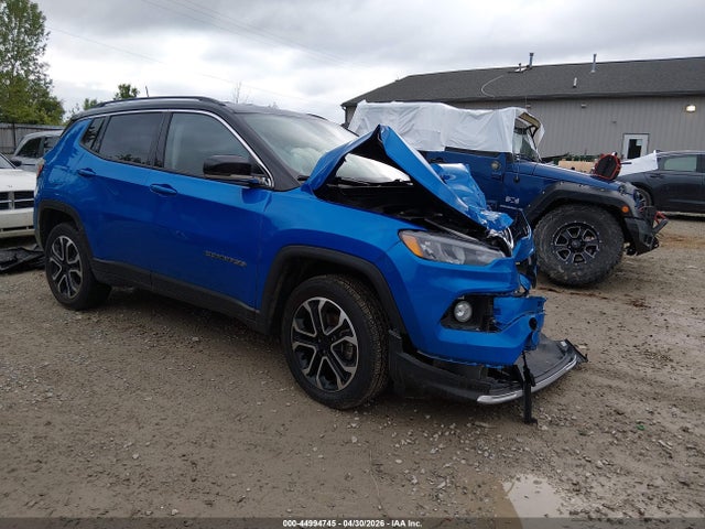 Salvage Jeep Compass Image