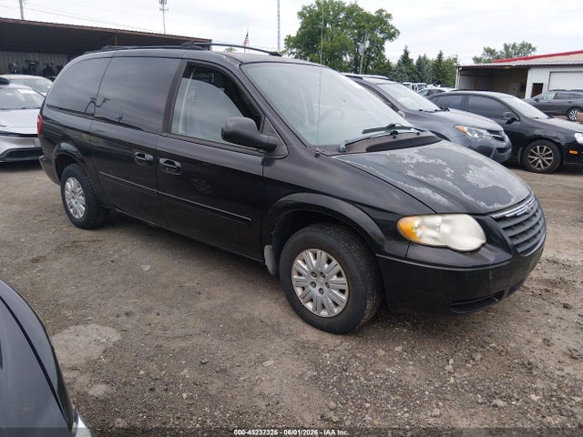 Salvage Chrysler Town & Country Image