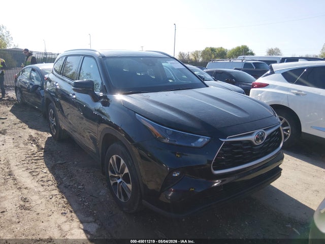 Salvage Toyota Highlander Image