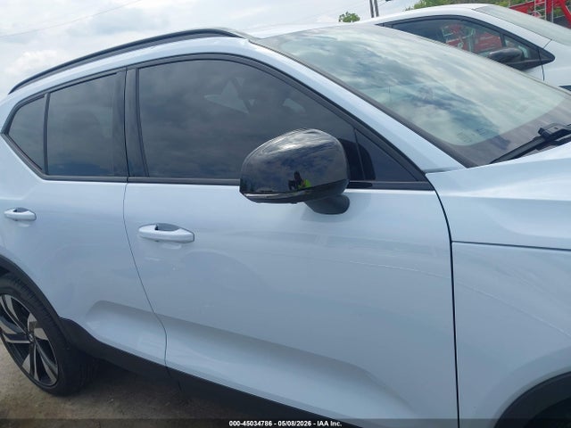 Volvo XC40 B5 Plus Dark Theme