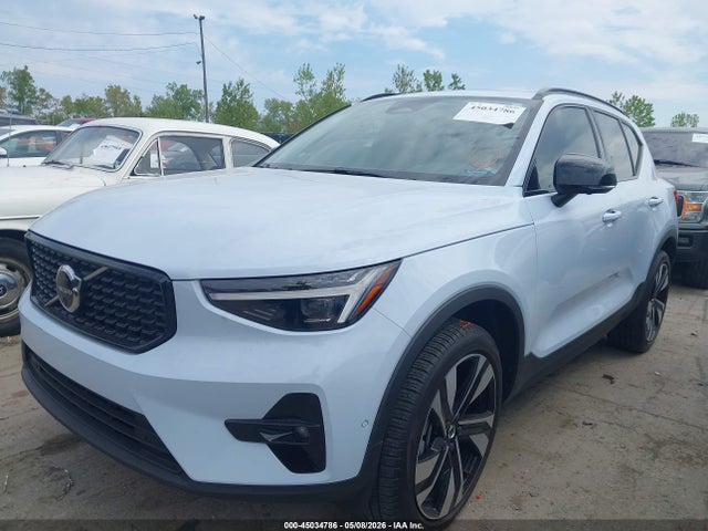 Volvo XC40 B5 Plus Dark Theme