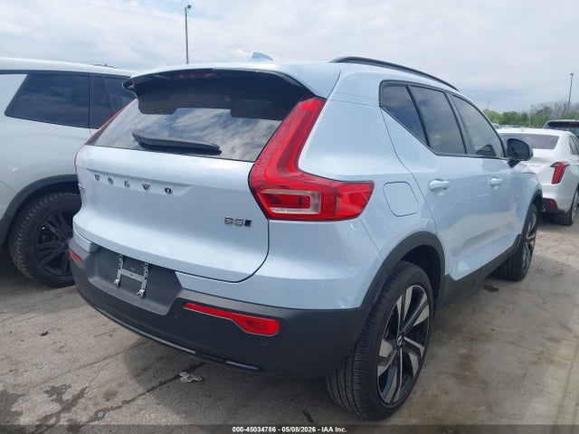 Volvo XC40 B5 Plus Dark Theme