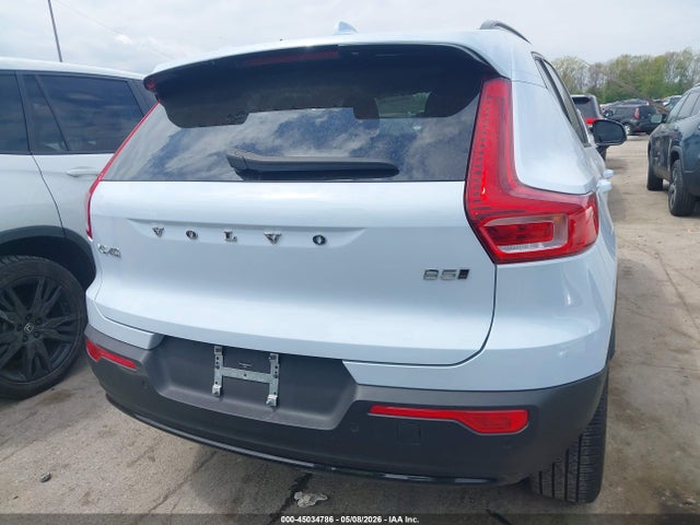 Volvo XC40 B5 Plus Dark Theme