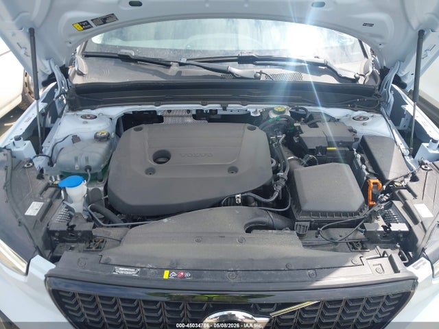 Volvo XC40 B5 Plus Dark Theme
