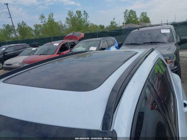 Volvo XC40 B5 Plus Dark Theme