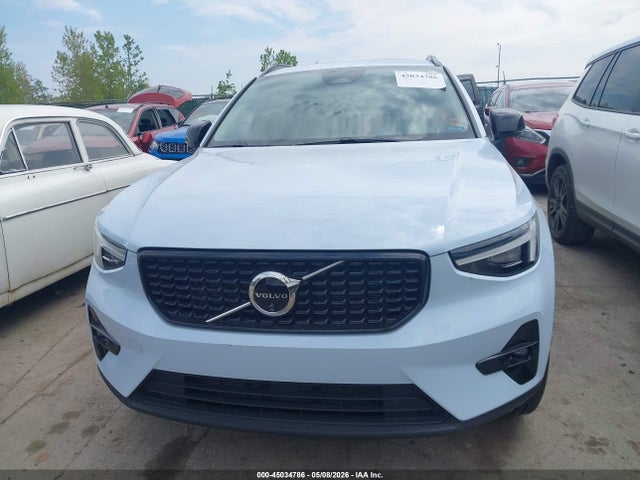 Volvo XC40 B5 Plus Dark Theme