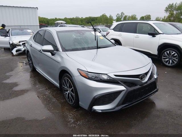 Salvage Toyota Camry Image