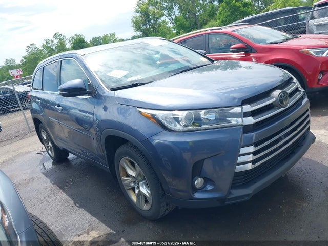 Salvage Toyota Highlander Image