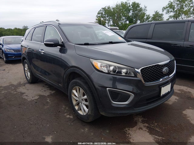 Salvage Kia Sorento Image