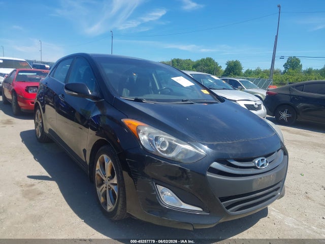 Salvage Hyundai ELANTRA Image