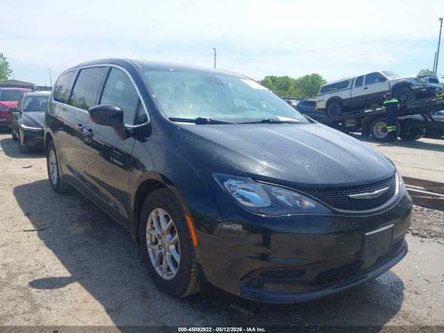 Salvage Chrysler Voyager Image