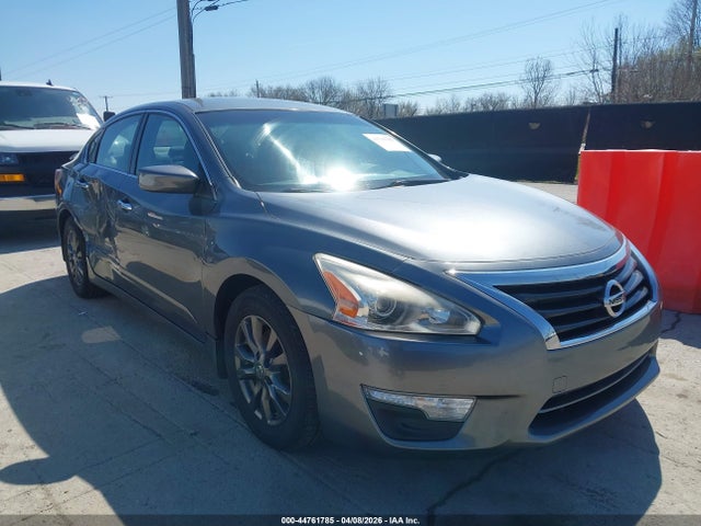Salvage Nissan Altima Image