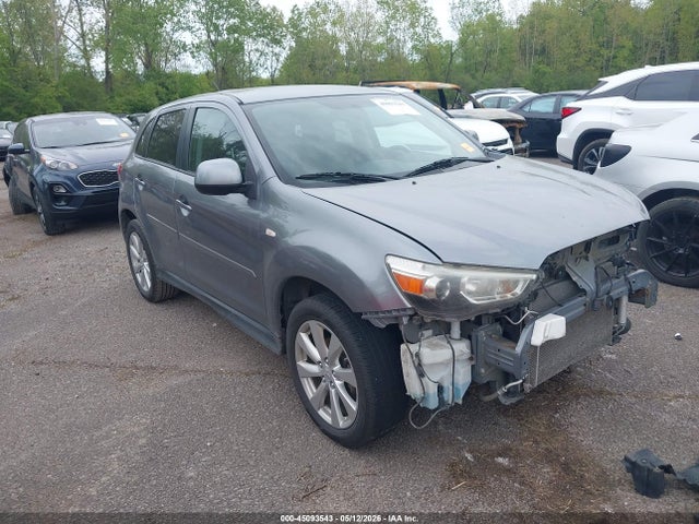 Salvage Mitsubishi Outlander Image