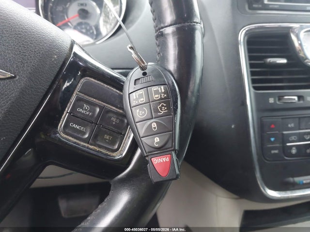 Chrysler Town & Country Touring-l 30th Anniversary