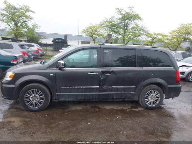 Chrysler Town & Country Touring-l 30th Anniversary