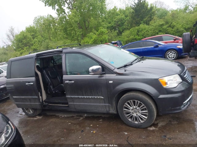 Chrysler Town & Country Touring-l 30th Anniversary