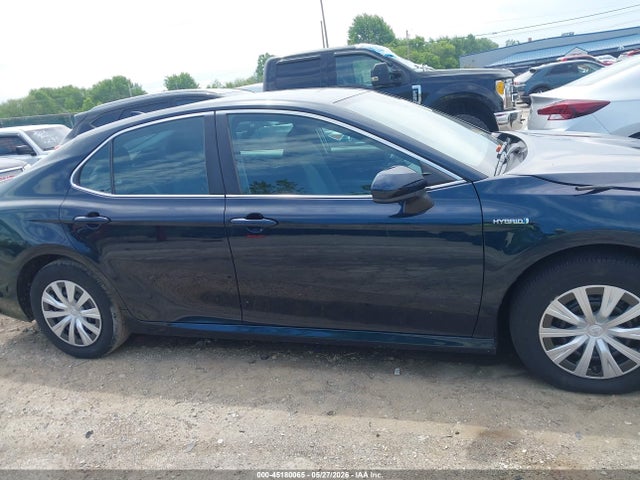 Toyota Camry Le Hybrid