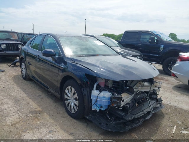 Salvage Toyota Camry Image