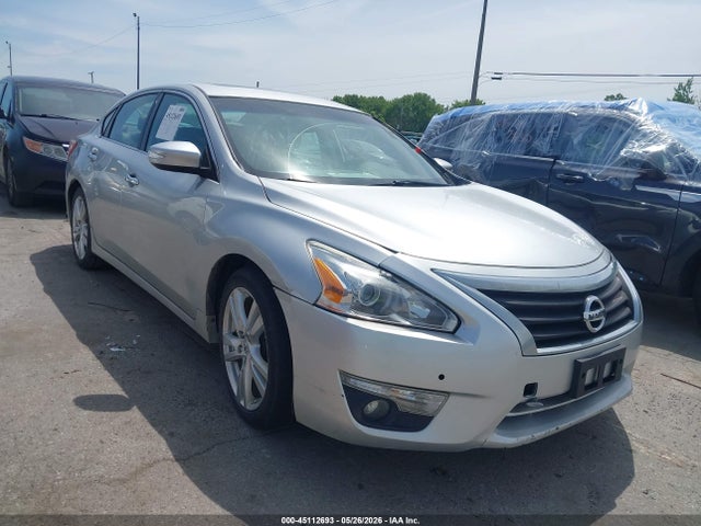 Salvage Nissan Altima Image