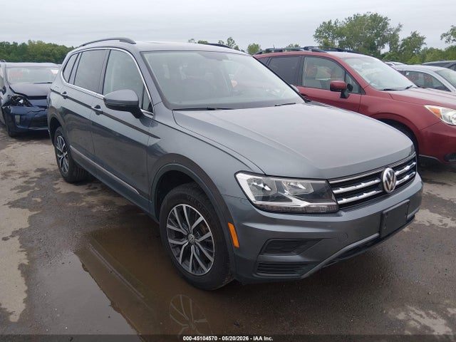 Salvage Volkswagen Tiguan Image