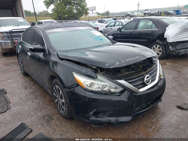 Salvage Nissan Altima Image
