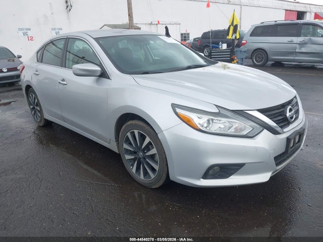 Salvage Nissan Altima Image