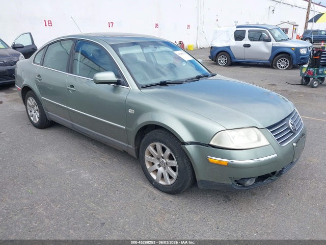 Salvage Volkswagen Passat Image