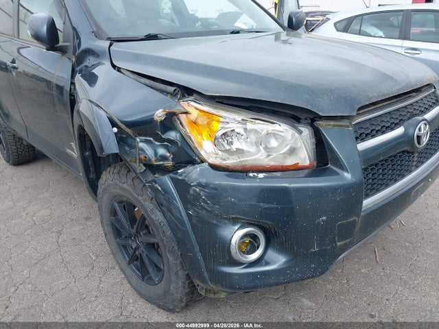 Toyota RAV4 Limited V6