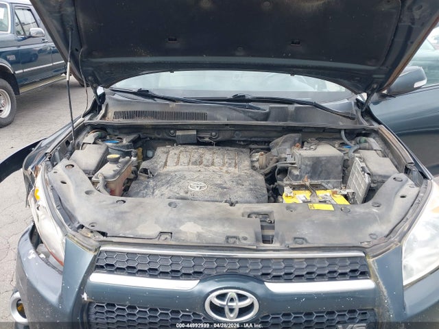 Toyota RAV4 Limited V6
