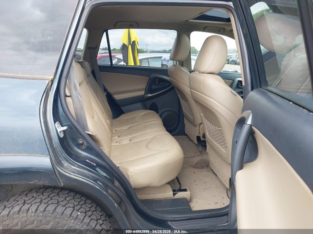 Toyota RAV4 Limited V6