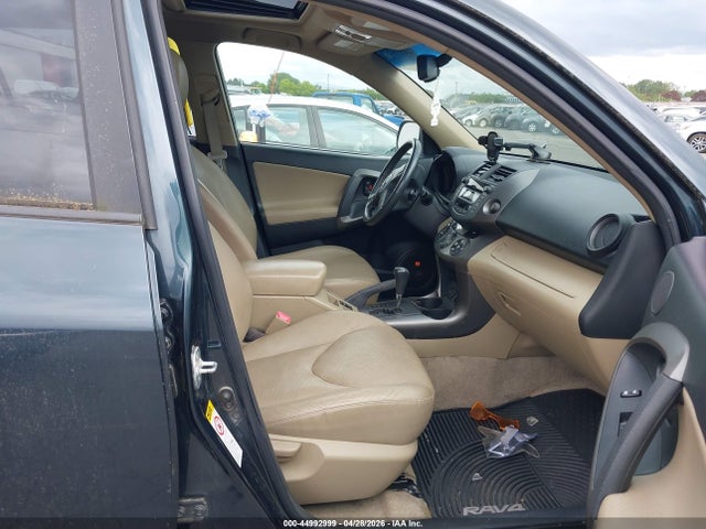 Toyota RAV4 Limited V6